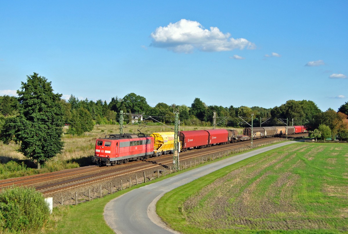 151 102-1 fuhr am 27.08.2014 mit einem Güterzug durch Langwedel.