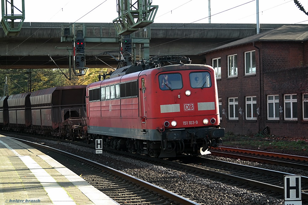 151 103-9 ist mit einen leeren erzzug am 24.10.13 durch hh-harburg gefahren