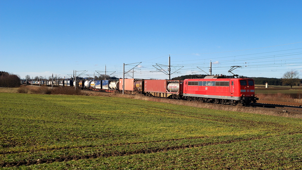 151 103 mit KLV-Zug bei Mammendorf (06.02.2014)