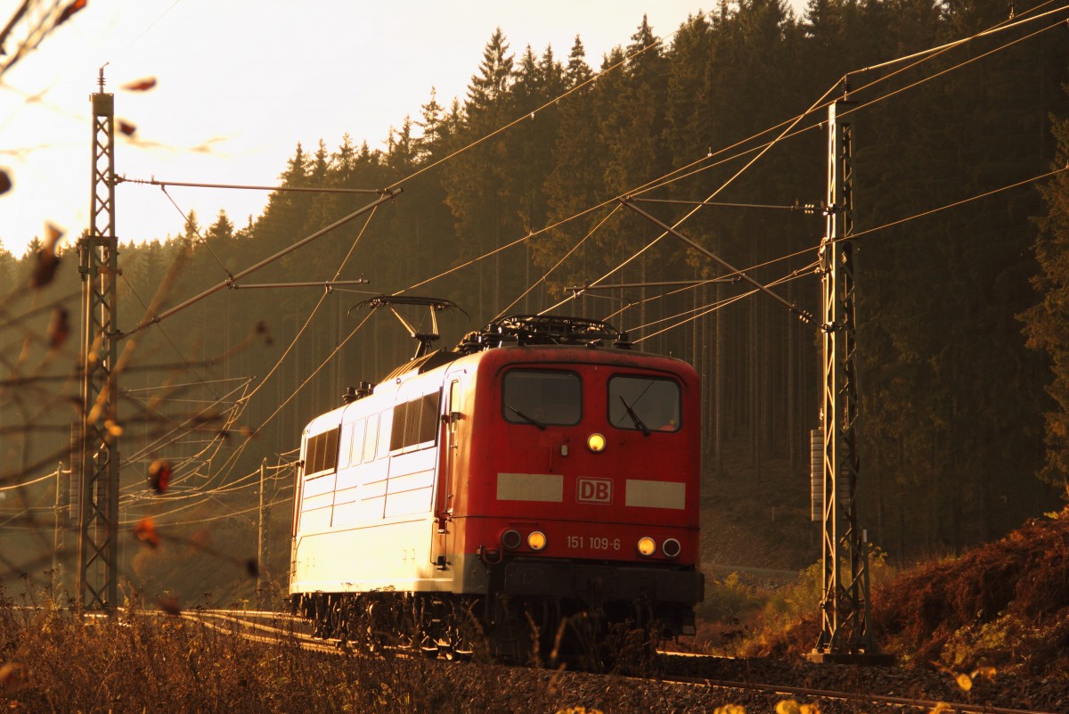 151 109-6 kehrt nach einem Schubdienst ber die Frankenwaldrampe zurck nach Probstzella am 12.11.2014.