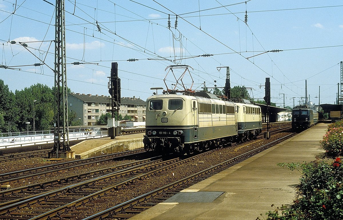 151 110 + 140 292  Köln - Deutz  01.08.88