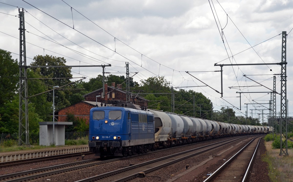 151 118 der EGP führte am 10.07.15 einen Zementzug durch Niederndodeleben Richtung Braunschweig.