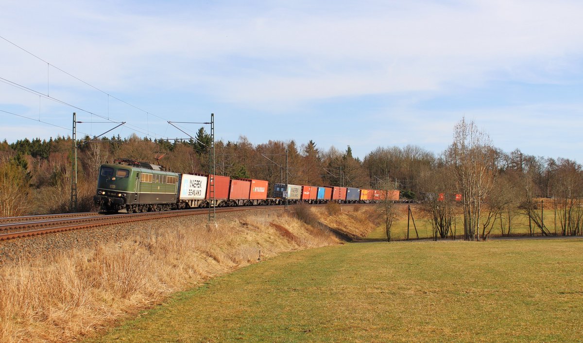151 124-5 zu sehen am 16.03.17 in Oberjößnitz mit dem Container nach Hof/Saale.
