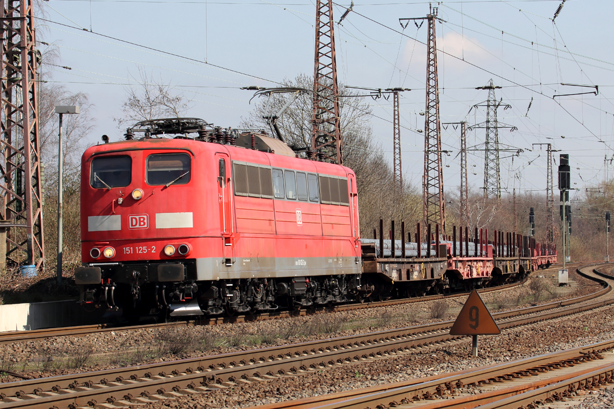 151 125-2 durchfährt Recklinghausen-Ost 23.3.2017