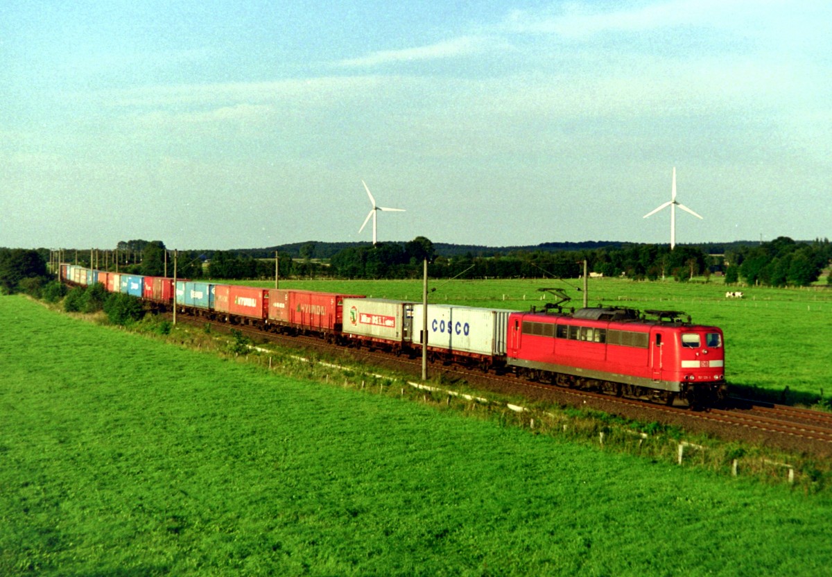 151 126 mit Gterzug Richtung Buchholz (Nordheide) am 16.08.2002 zwischen Maschen und Jesteburg