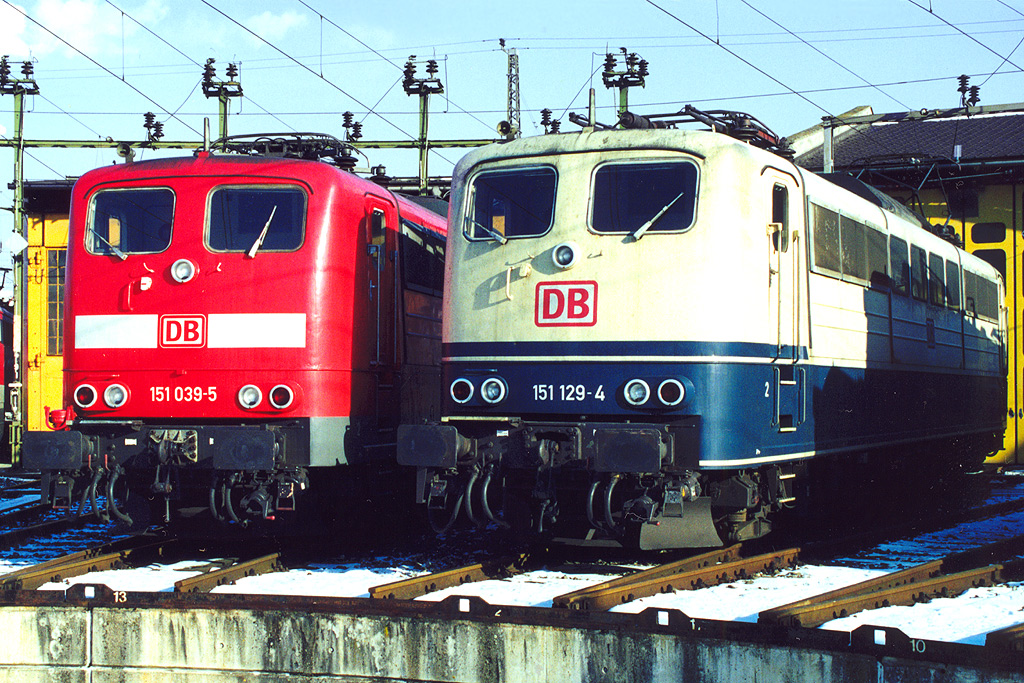 151 129-4 + 151 039-5 Traktion Linz (6.01.2001)