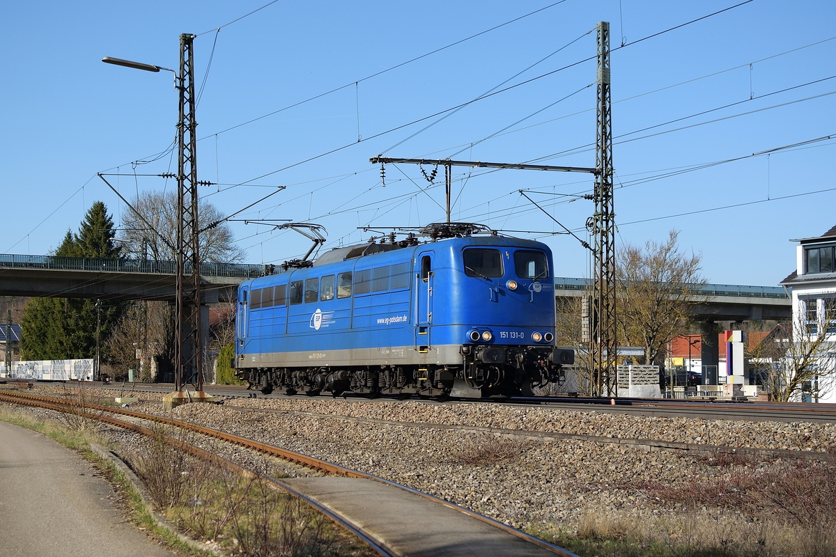 151 131 von EGP fährt am 7. April 2018 solo durch Amstetten (Württ) Richtung Ulm.