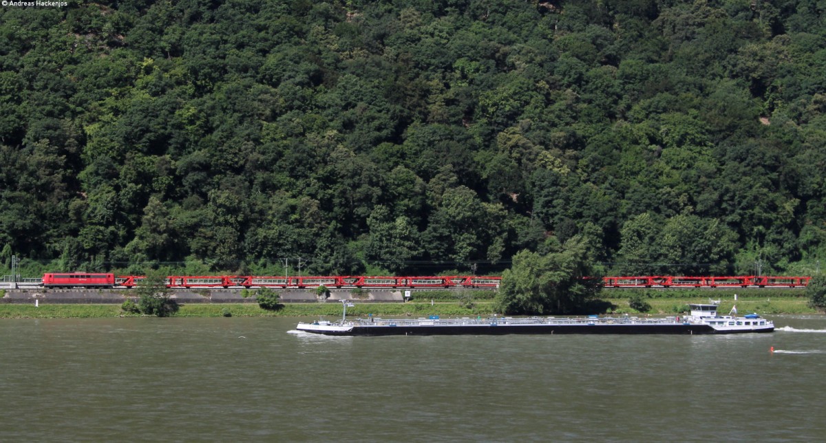 151 136-3 mit einem Autozug gegenber  Assmanshausen 1.8.13