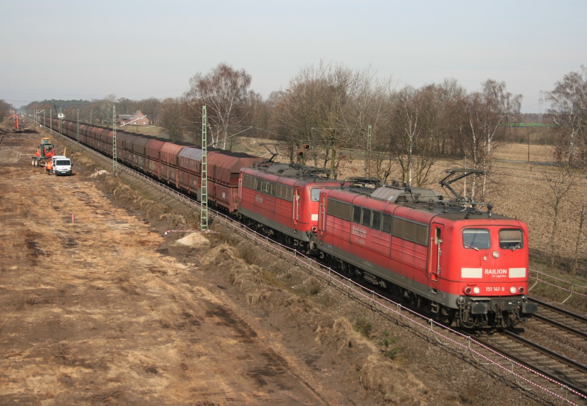 151 141 mit CFP 62150 (Hamburg-Waltershof Hansaport–Beddingen VPS) am 21.03.2011 zwischen Radbruch und Bardowick