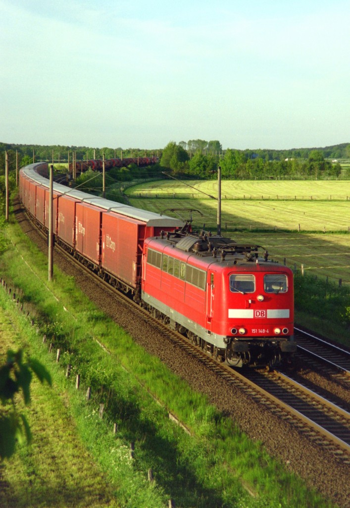151 148 mit GC 62800 (Maschen–Bochum) am 18.05.2004 zwischen Maschen und Jesteburg