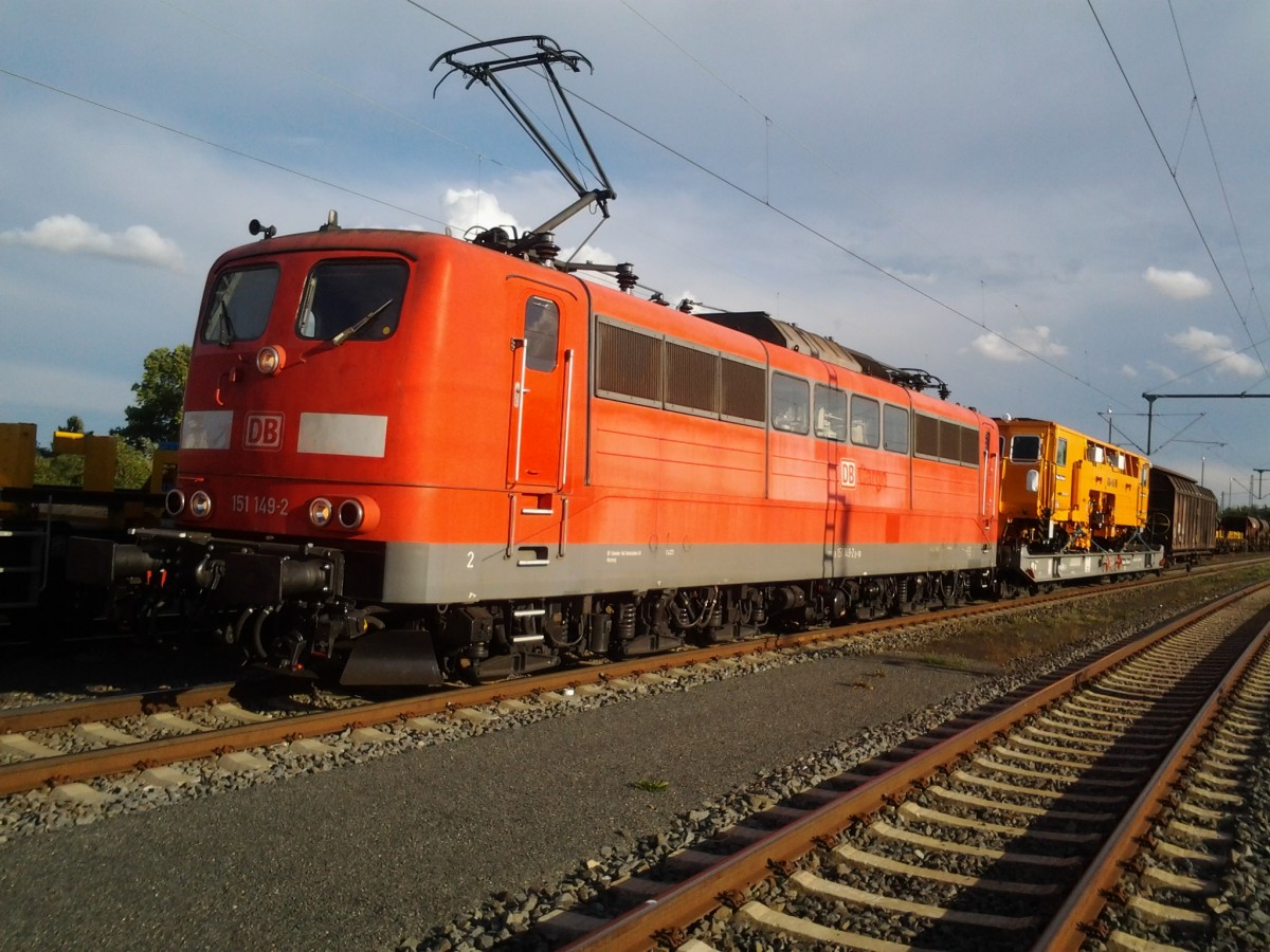 151 149-2 mit einer Lü- Sendung am 18.09.2015 beim Zwischenstopp im Bahnhof Friedberg/Hessen auf der Fahrt von Aschaffenburg nach Hamburg Hohe Schaar