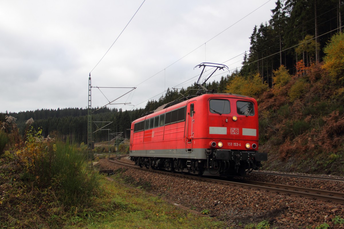 151 153-4 DB Schenker bei Steinbach im Frankenwald am 23.10.2015. 