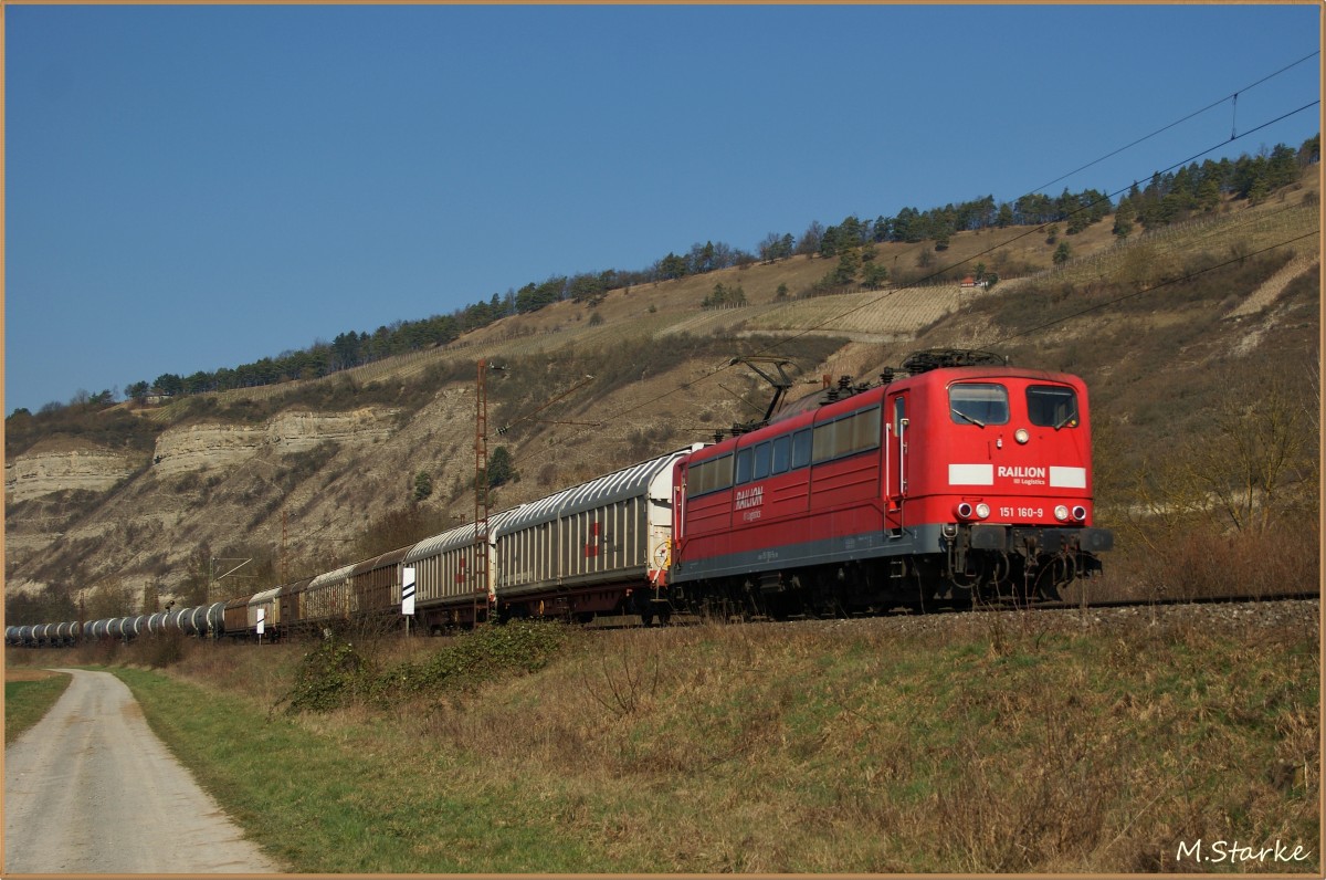 151 160-9 mit einen gemischten Güterzug am 11.03.14 bei Thüngersheim.