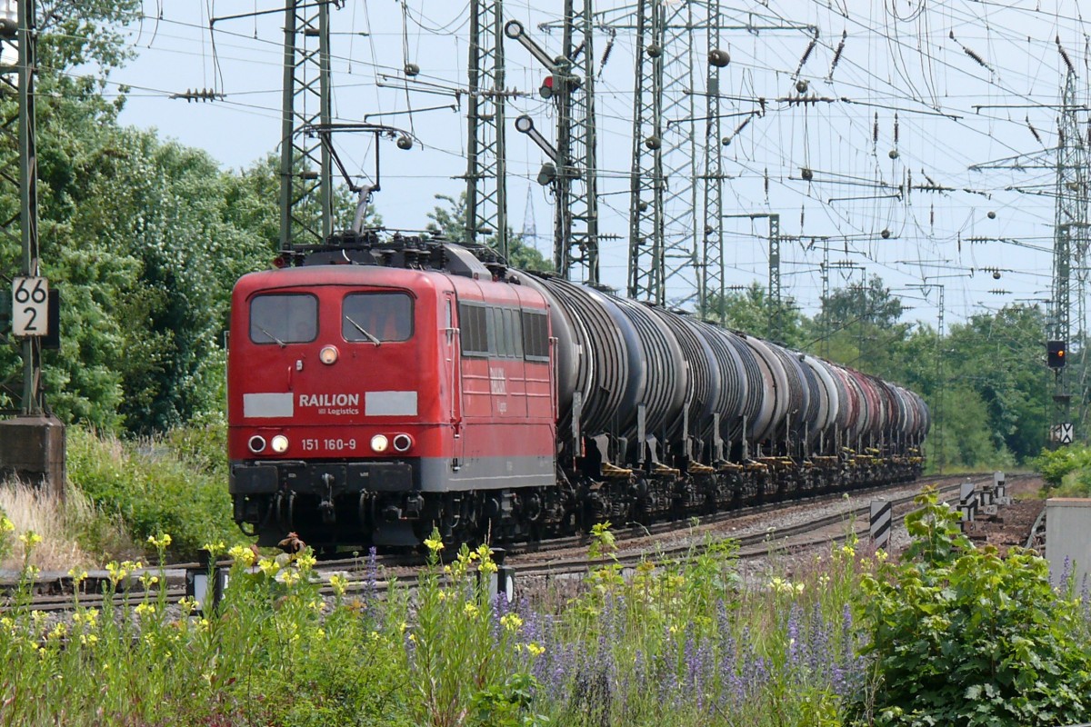 151 160-9 zieht einen Kesselwagenzug durch Köln-Gremberg Richtung Norden. Aufgenommen am 20/06/2009.