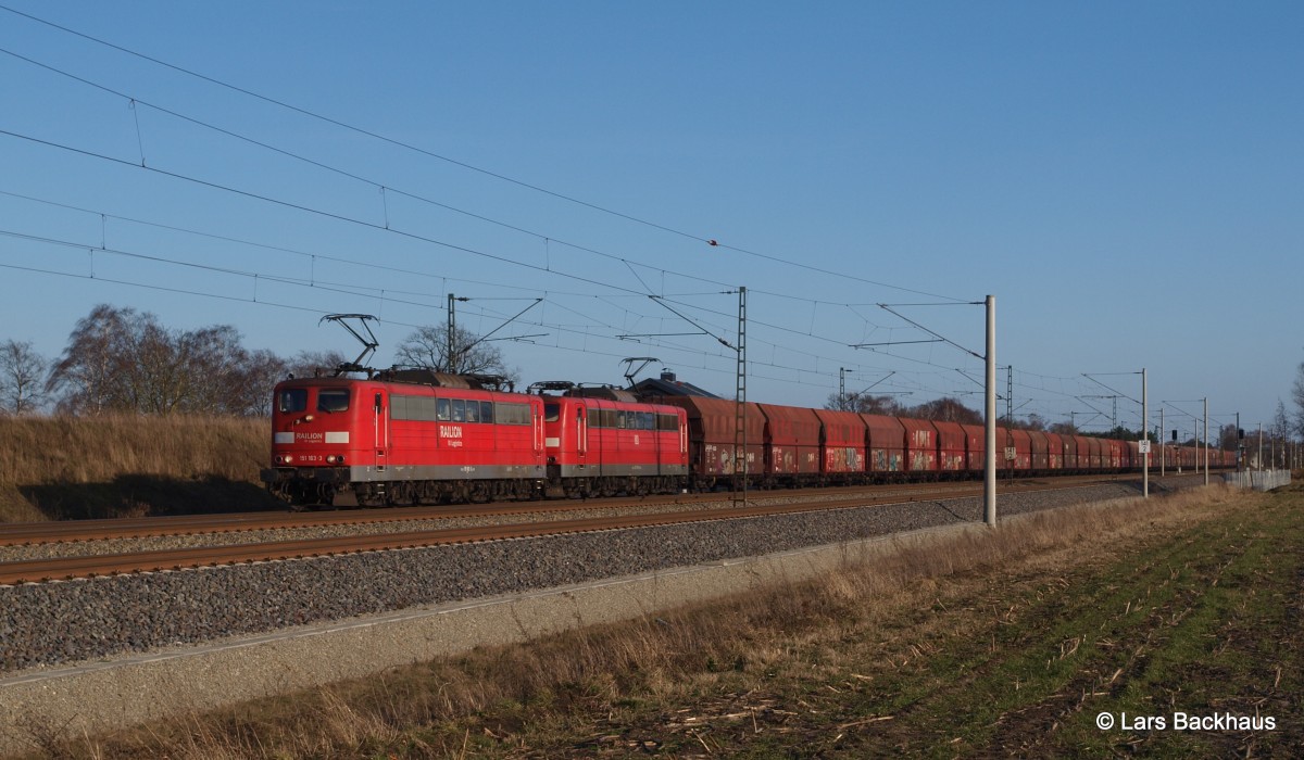 151 163-3 und 151 155-9 passieren am 23.02.14 mit einem Kohleleerpark Bardowick-Bruch auf dem Weg zum Hansaport Hamburg.