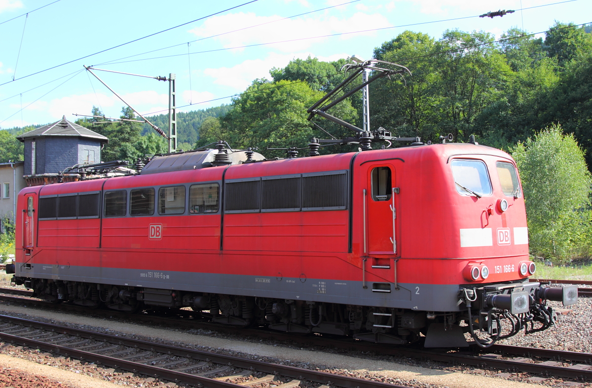 151 166-6 DB Cargo in Probstzella am 07.08.2017.