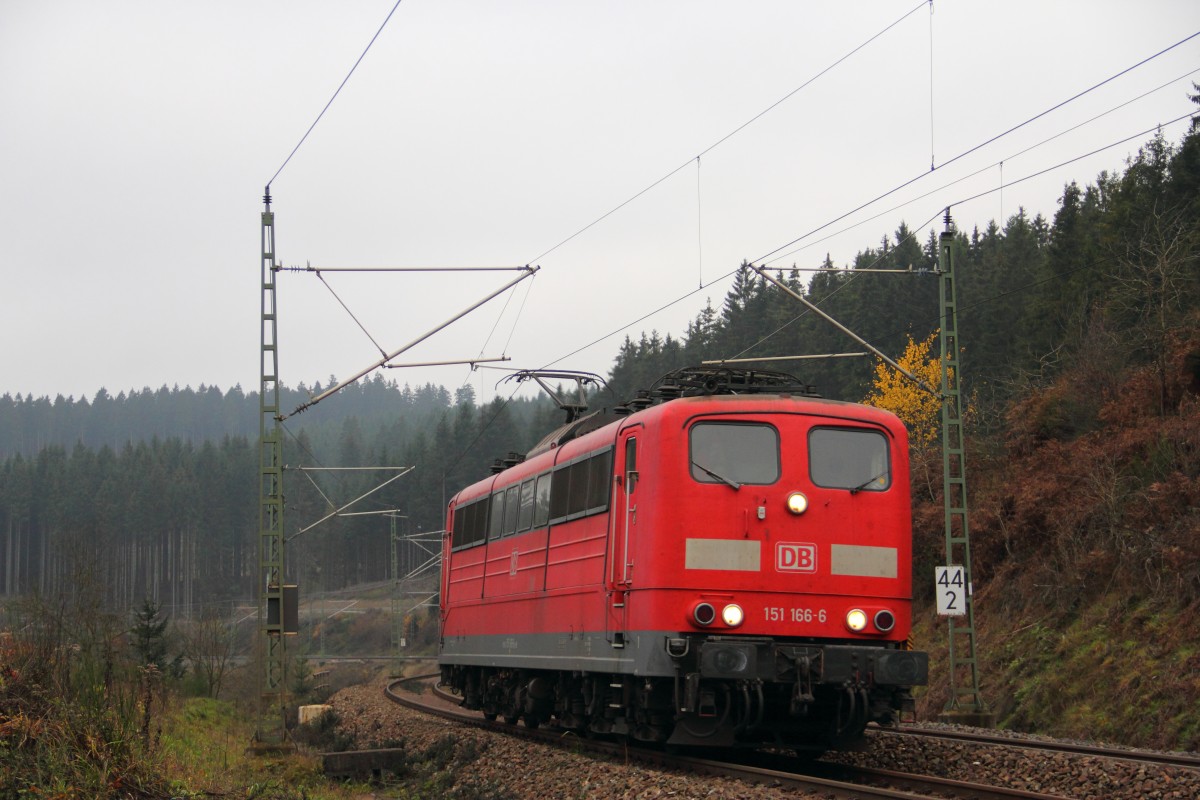 151 166-6 kehrt nach einem Schubdienst �ber die Frankenwaldrampe zur�ck nach Probstzella am 14.11.2014.
