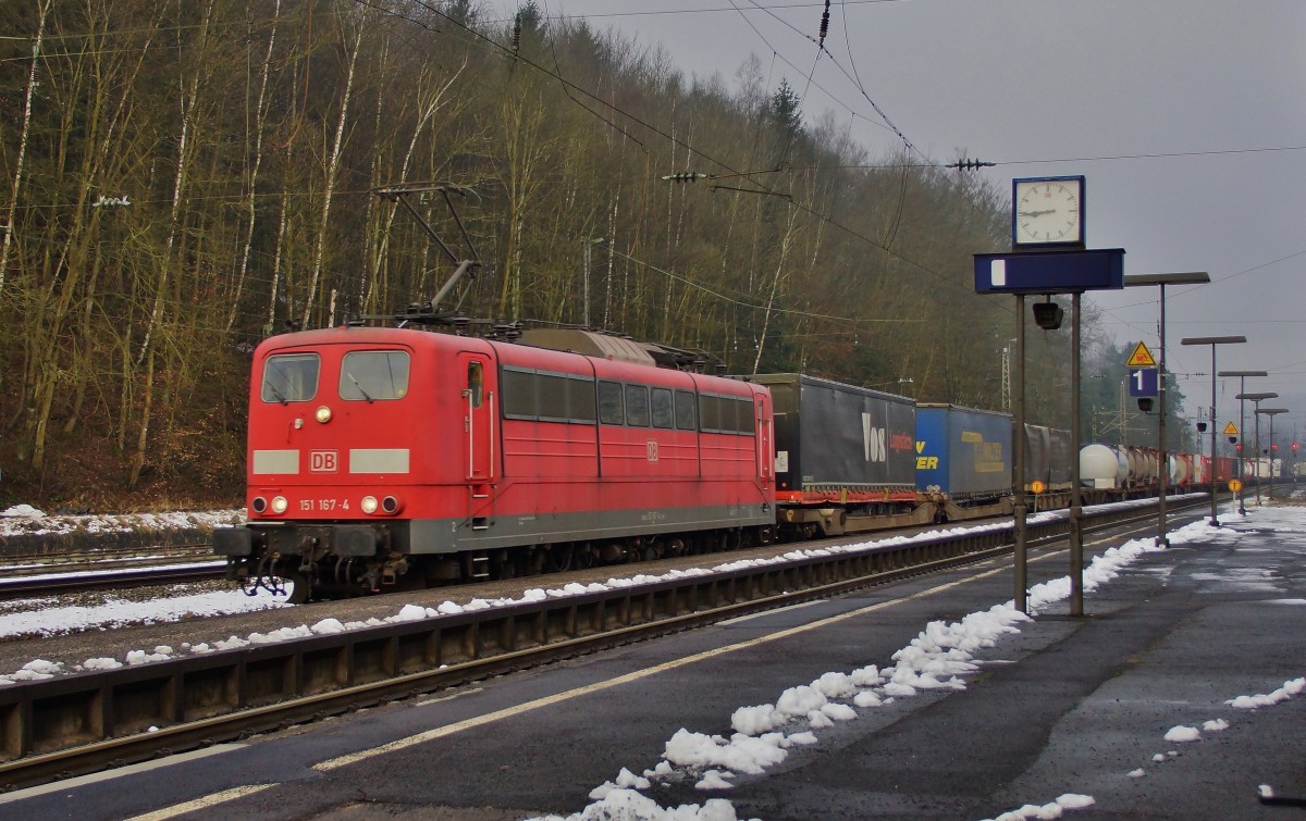 151 167-4 zu sehen bei der Durchfahrt von Jossa am 25.02.15