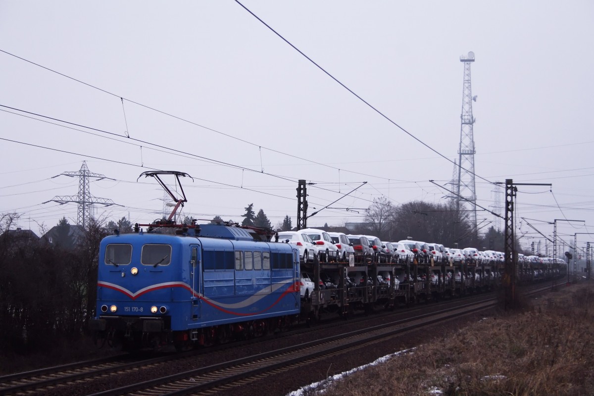 151 170-8 zieht am 03.02.2014 einen Autozug aus Fallersleben durch Ahlten