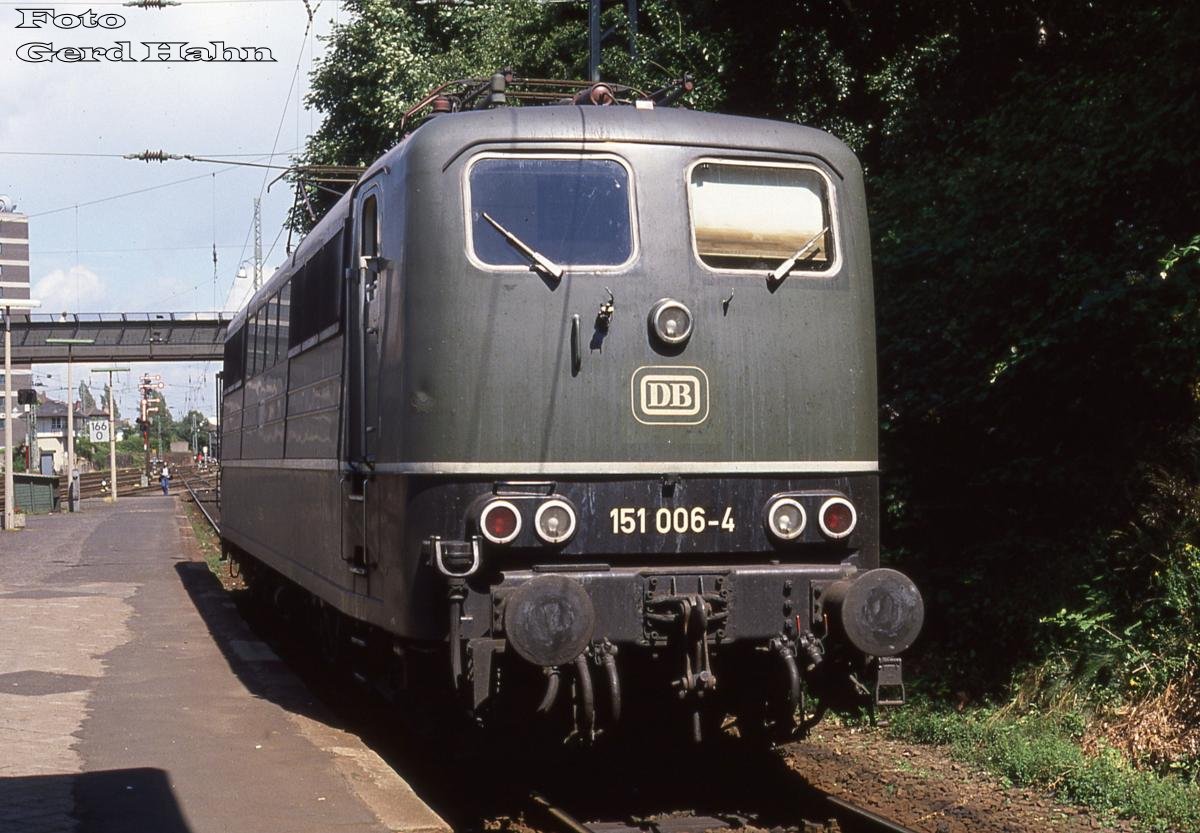 151006 am 4.7.1988 im Bahnhof Gießen.