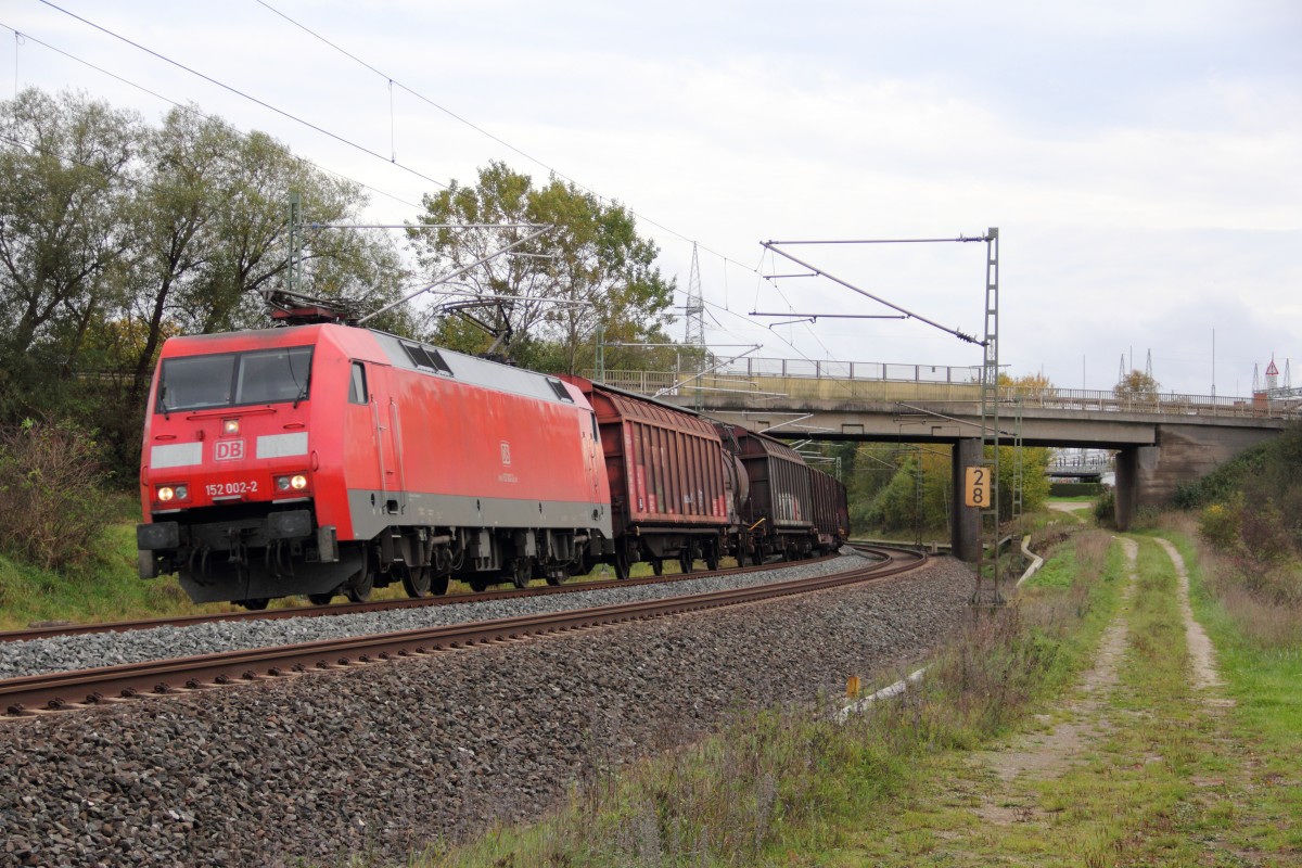 152 002-2 DB Schenker bei Redwitz am 20.10.2014.