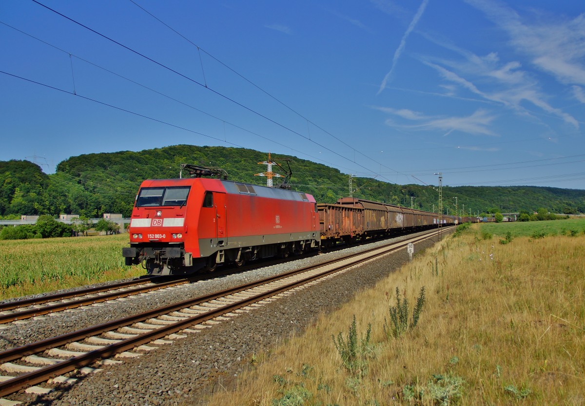 152 003-0 ist am 16.07.15 mit einen gemischten Güterzug bei Harrbach unterwegs.
