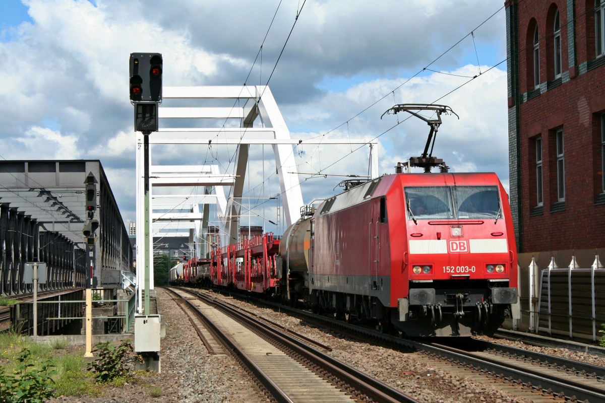 152 003-0 mit einem gemischten Gterzug auf dem Weg in Richtung Norden am Nachmittag des 24.05.14 in Ludwigshafen (Rhein) Mitte.