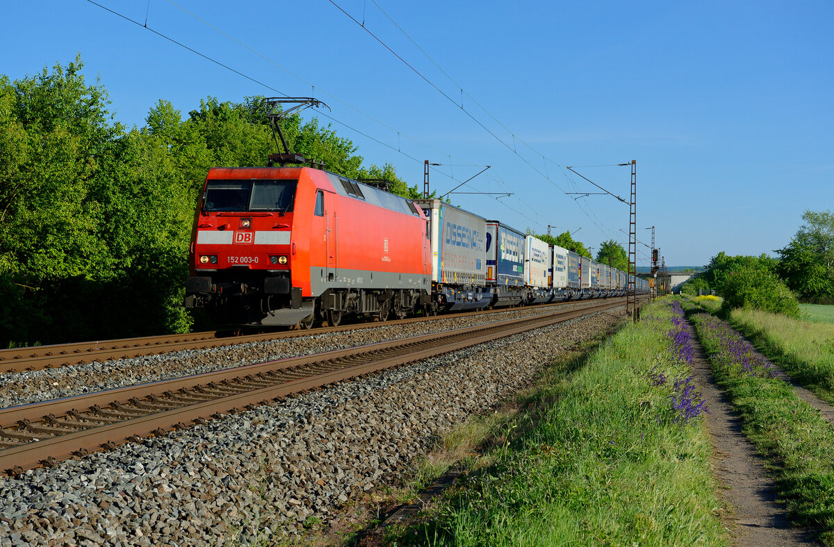 152 003 mit einem KLV-Zug bei Thüngersheim Richtung Gemünden, 07.05.2020