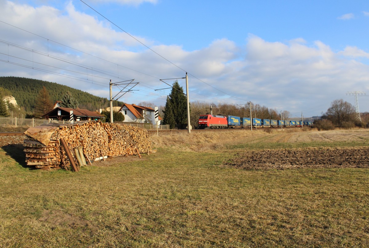 152 004-8 fährt am 28.02.15 durch Remschütz.