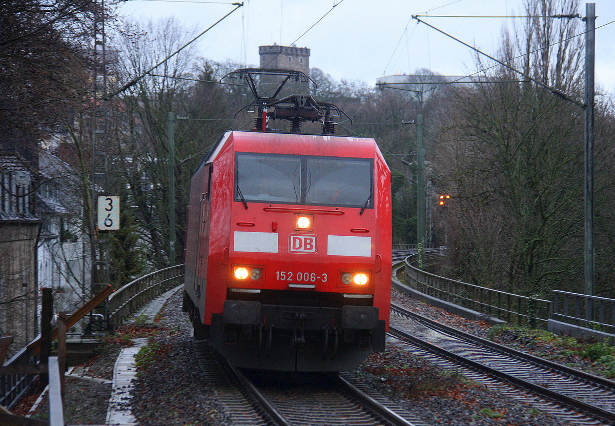 152 006-3 DB  kommt als Lokzug aus Aachen-West nach Stolberg-Hbf aus Richtung Aachen-West und fährt durch Aachen-Schanz in Richtung Aachen-Hbf,,Aachen-Rothe-Erde,Aachen-Eilendorf,Stolberg-Hbf(Rheinland). 
Aufgenommen vom Bahnsteig von Aachen-Schanz. 
Am Nachmittag vom 4.1.2018.