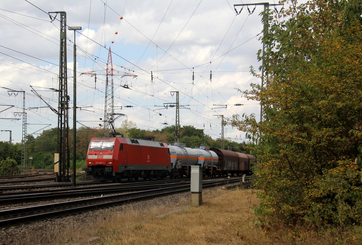 152 007-1 DB kommt aus Richtung Köln-Kalk mit einem Güterzug aus Köln-Kalk nach Köln-Gremberg und fährt in Köln-Gremberg ein.
Aufgenonemmen in Köln-Gremberg. 
Bei Sommerwetter am Mittag vom 31.7.2018. 