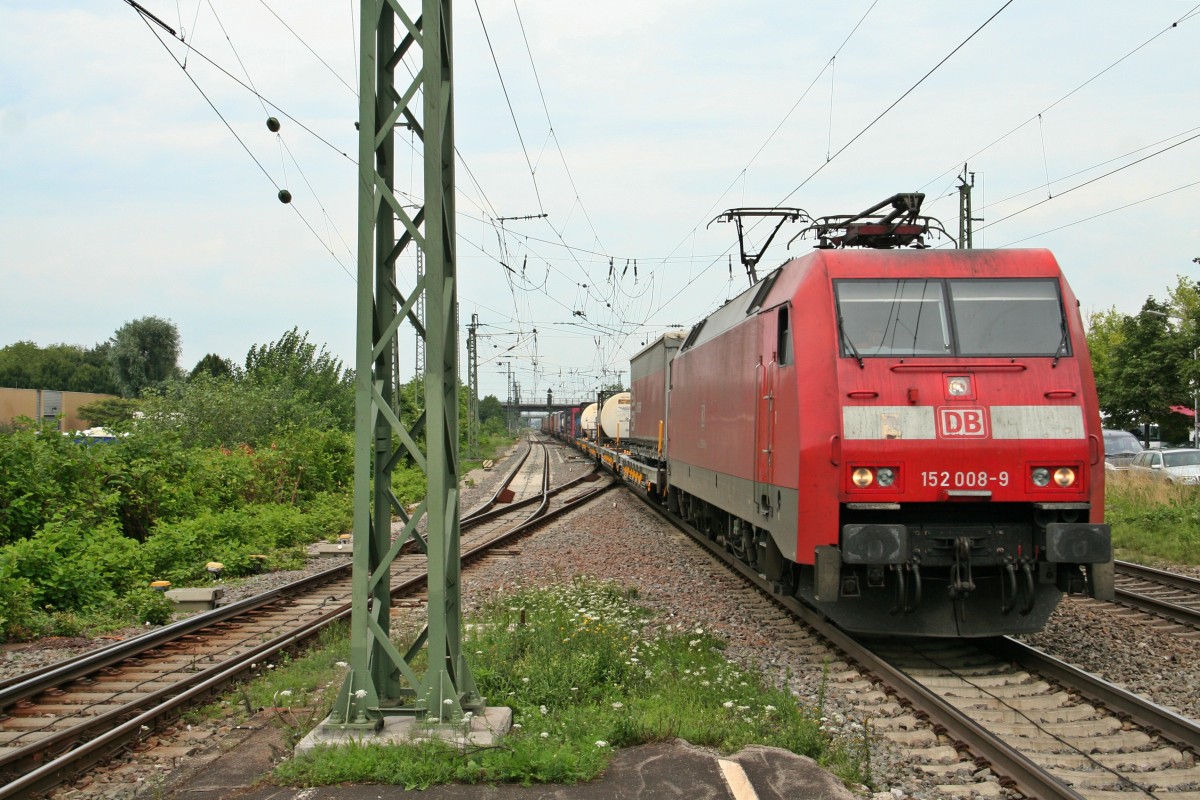 152 008-9 mit einem KLV-Zug in Richtung Basel SBB Rbf am Nachmittag des 23.07.14 im Bahnhof Mllheim (Baden).