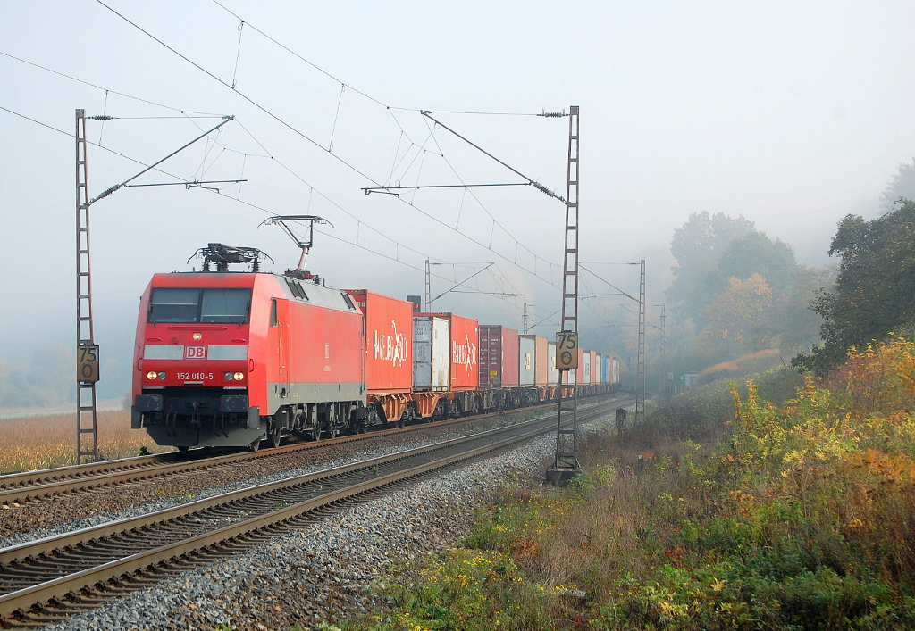 152 010-5 mit KT 50143 Bremerhaven Kaiserhafen - Regensburg Ost am 21.10.2012 kurz vor Salzderhelden