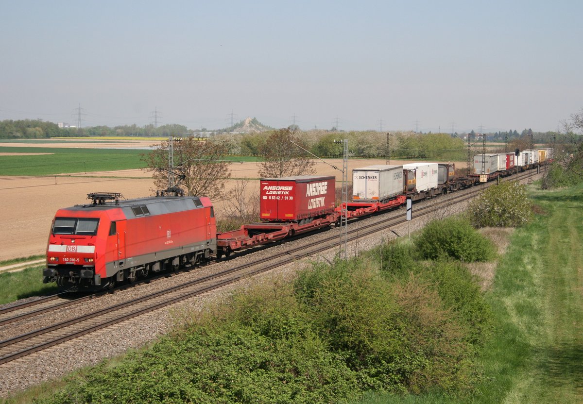 152 010 mit KT 50033 (Bremen-Grolland–Basel Bad Rbf) am 22.04.2015 zwischen Buggingen und M�llheim (Baden)