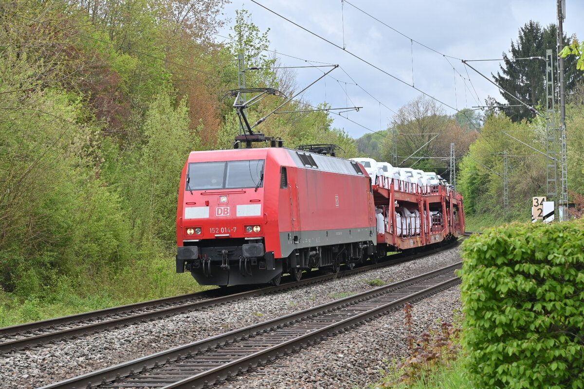 152 014-7 mit dem mittäglichen Audizug durch Neckargerach. 6.5.2021
