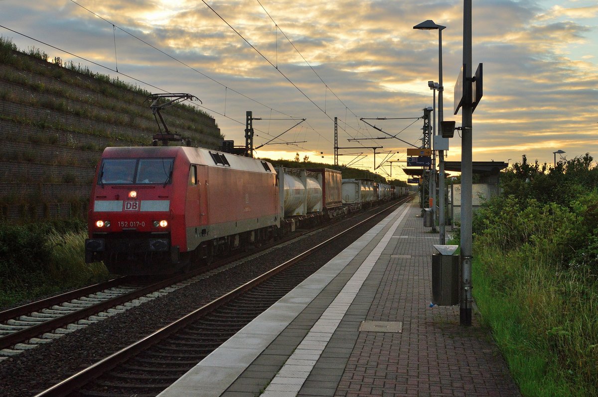 152 017 mit einem KLV durch Allerheiligen gen Süden fahrend am 22.6.2016