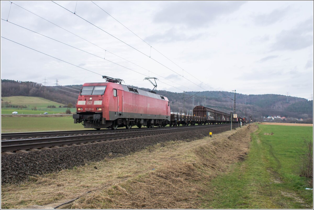 152 018-8 zu sehen am 21.02.2024 mit einem Mischer bei Reilos