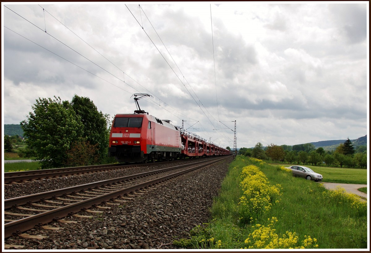 152 021-2 mit einen Autozug Richtung Norden am 08.05.14 bei Thüngersheim.
