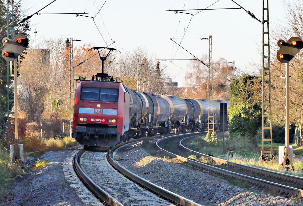 152 022-0 mit Kesselwagen durch Bonn-Beuel - 04.12.2019