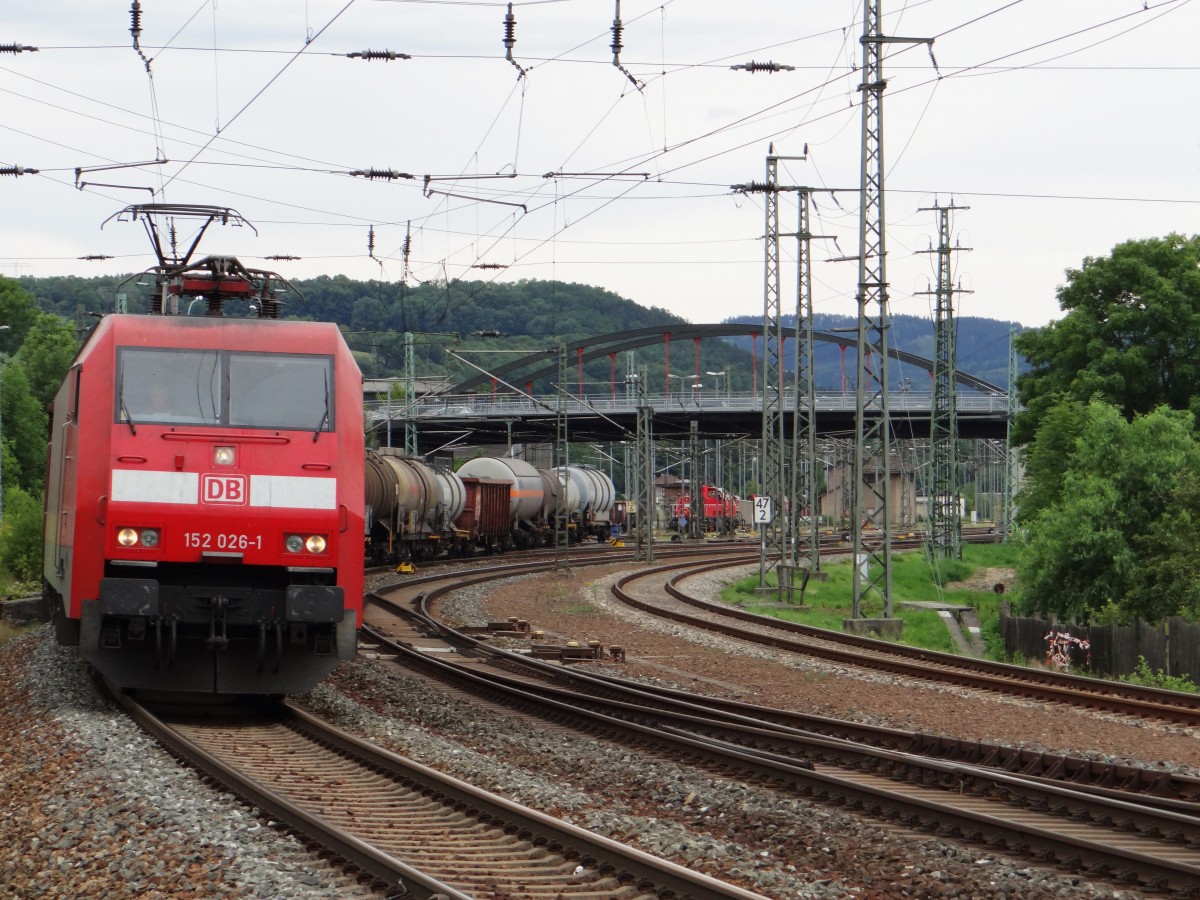152 026-1 bei der Ausfahrt in Saalfeld am 18.08.13