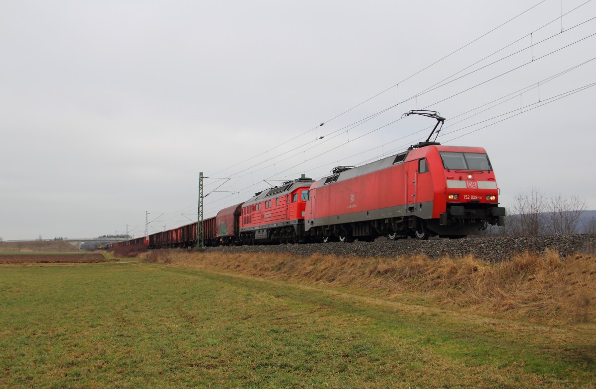 152 029-5 und 232 589-2 DB Schenker Rail bei Reundorf am 11.02.2015.