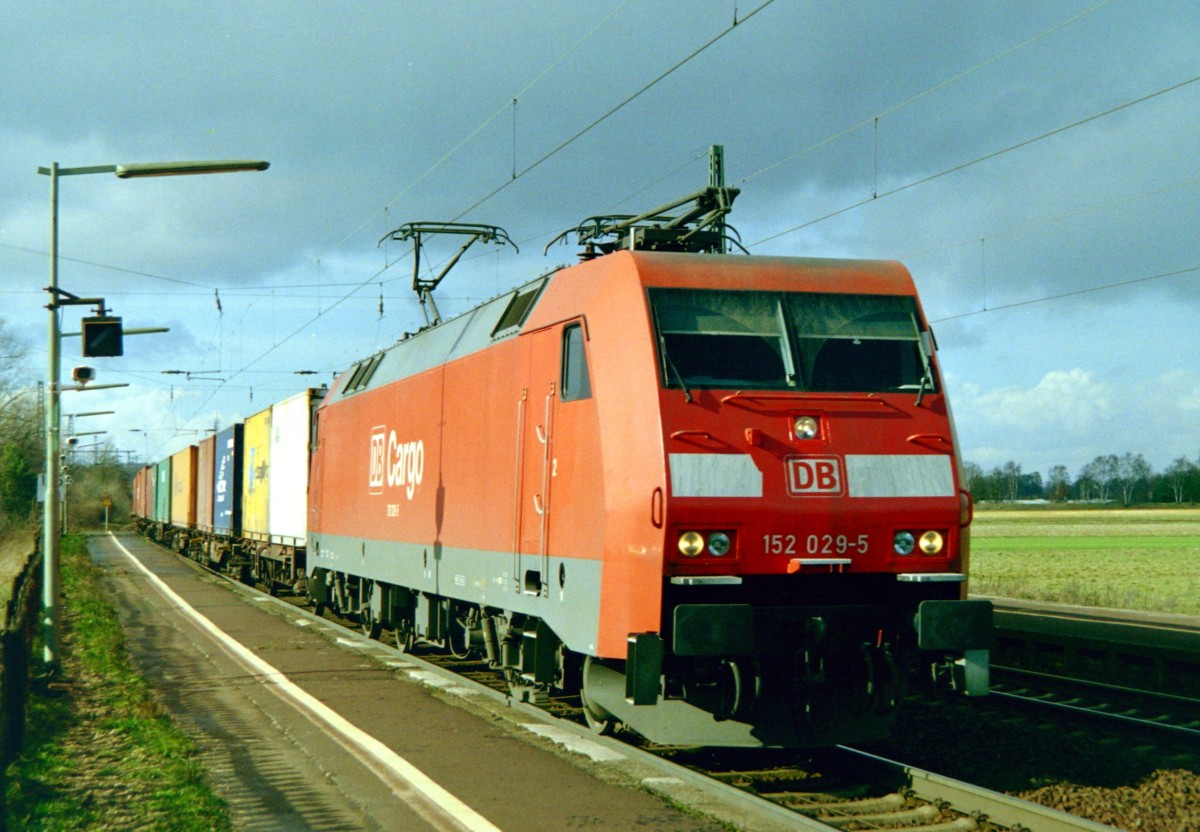 152 029 mit IKE 50165 (Hamburg-Waltershof–Kornwestheim Rbf) am 01.03.2007 in Ashausen