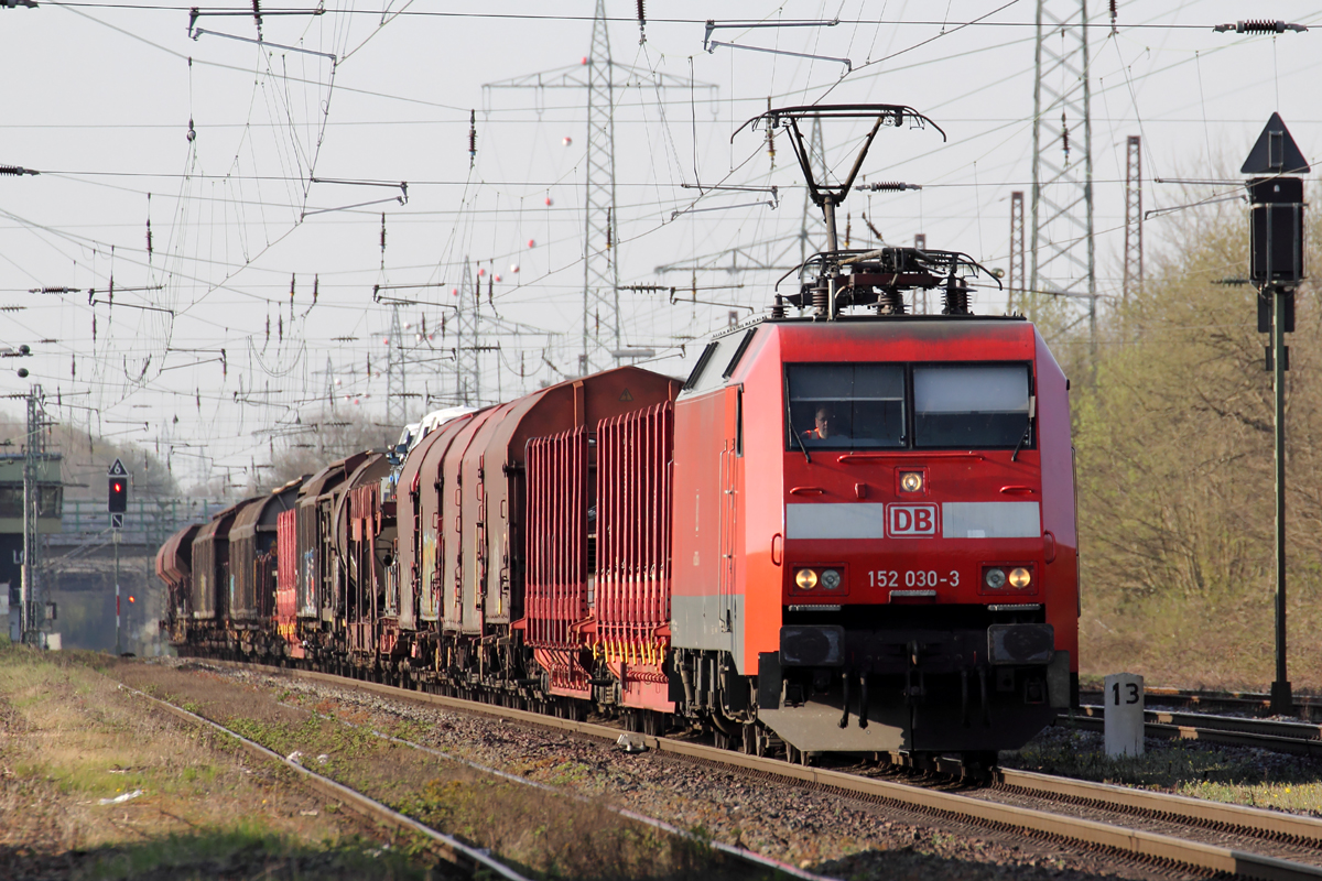 152 030-3 durchfährt Ratingen-Lintorf 14.4.2015