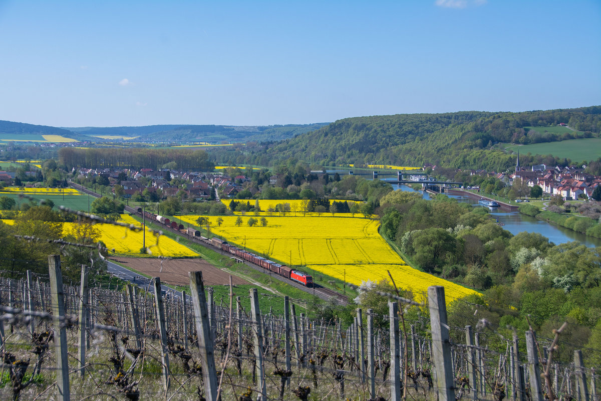 152 030 mit gem.GZ in Richtung Norden bei Himmelstadt,(5.5.2016)