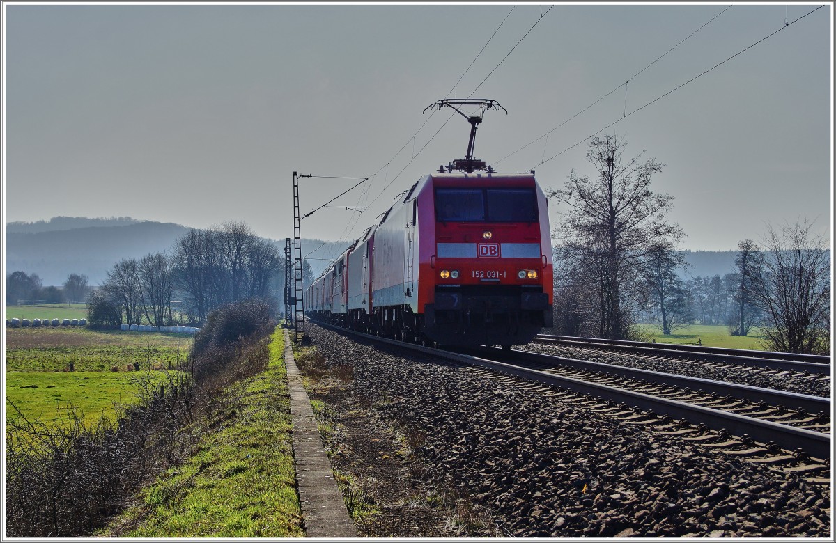 152 031-1 ist hier am 09.03.16 mit einen Lokzug bestehend aus 152 068-3+151 023-8+152 127-7+152 xxx+152 036-4+152 xxx bei Hünfeld zu sehen.
