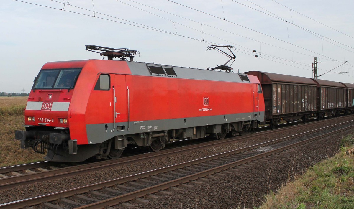 152 034-5 am 19.8.2015 auf der Riedbahn mit einem kurzen Güterzug Richtung Mannheim