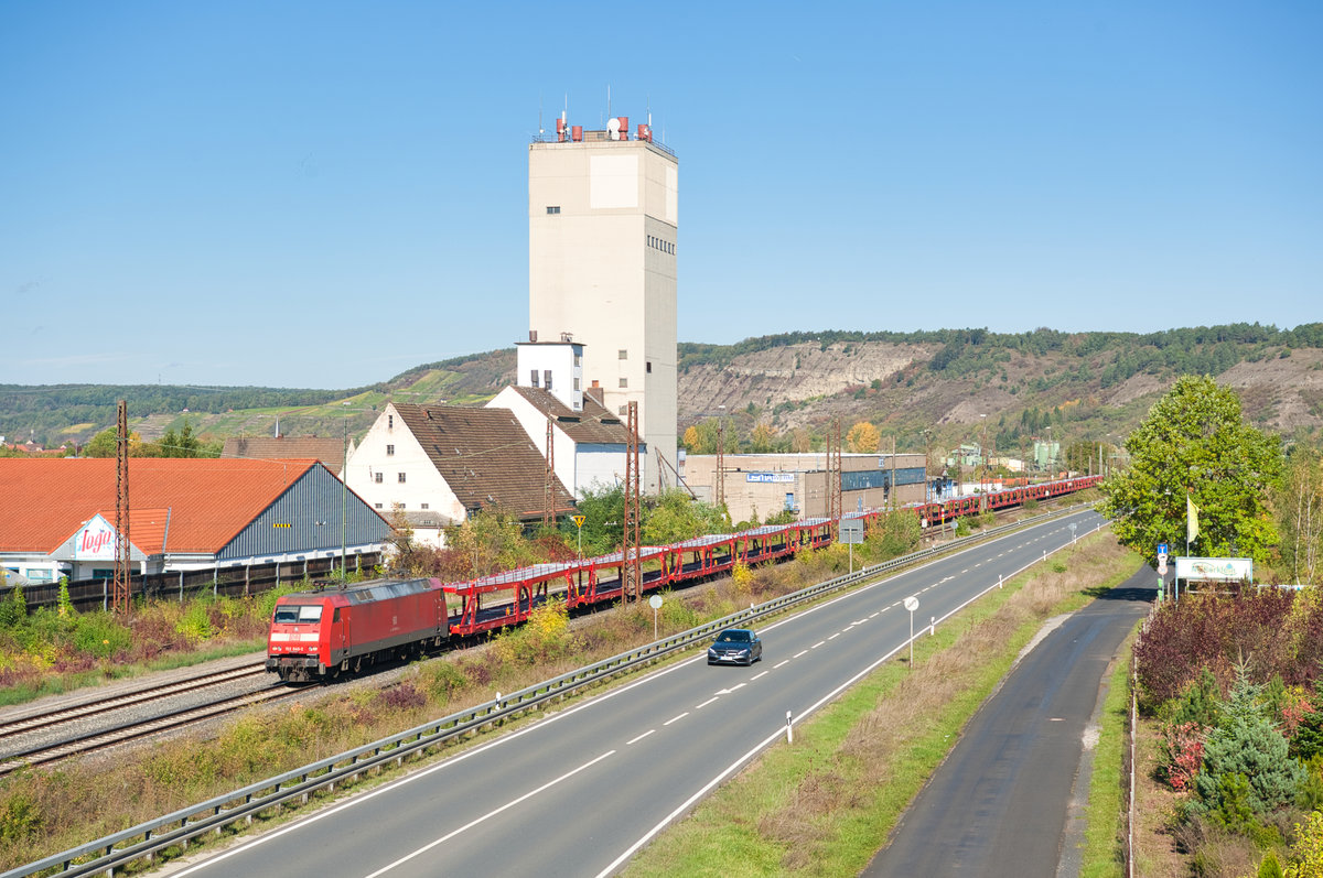 152 040 mit einem Leerautozug bei Karlstadt Richtung Würzburg, 12.10.2019