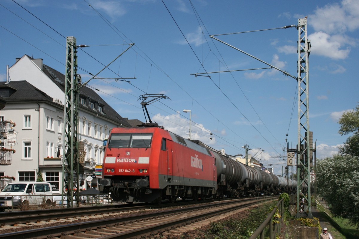 152 042 mit CFN 47596 (Stuttgart Hafen–Antwerpen) am 08.07.2011 in Rdesheim (Rhein)