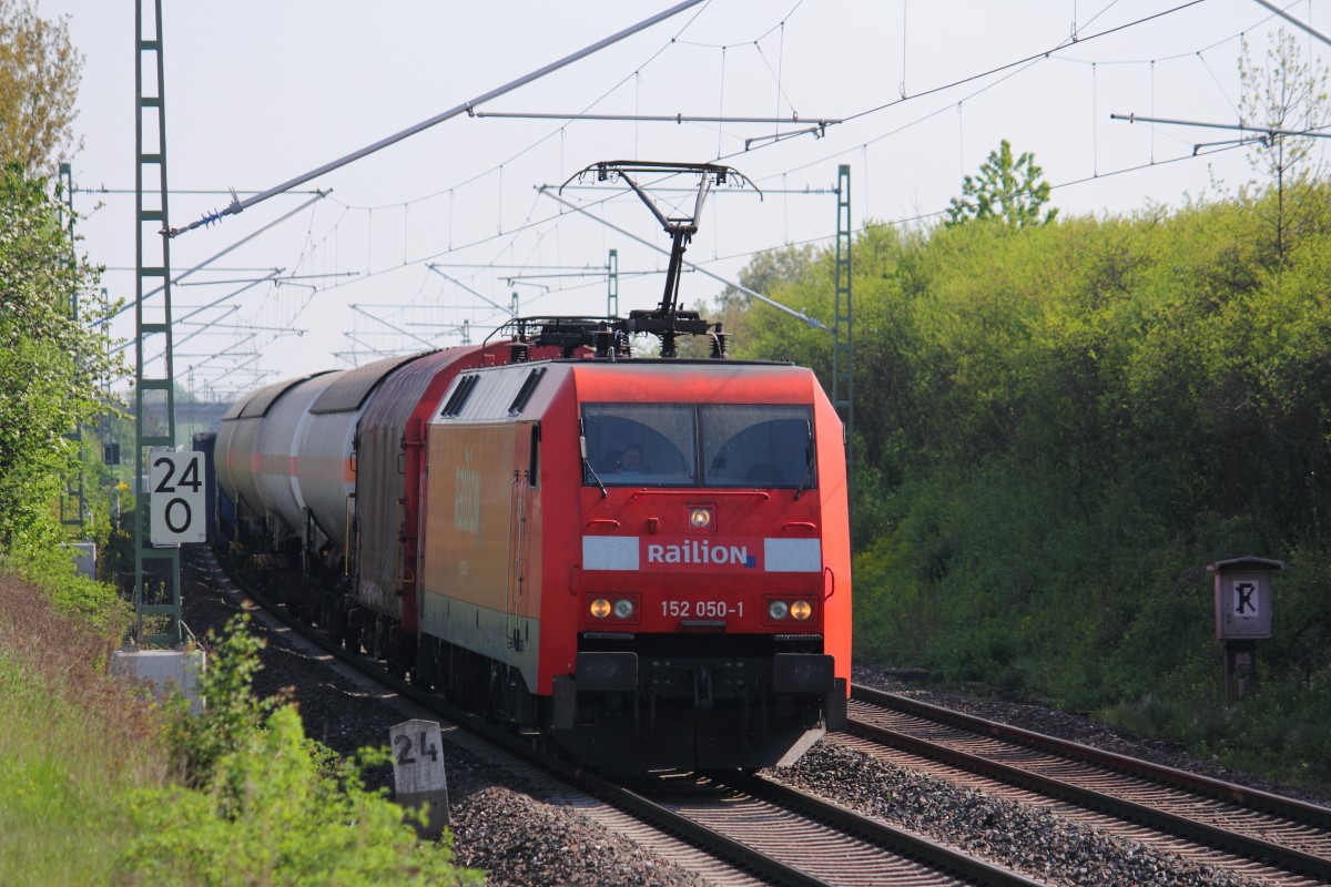 152 050-1 DB Schenker bei Staffelstein am 02.05.2012.