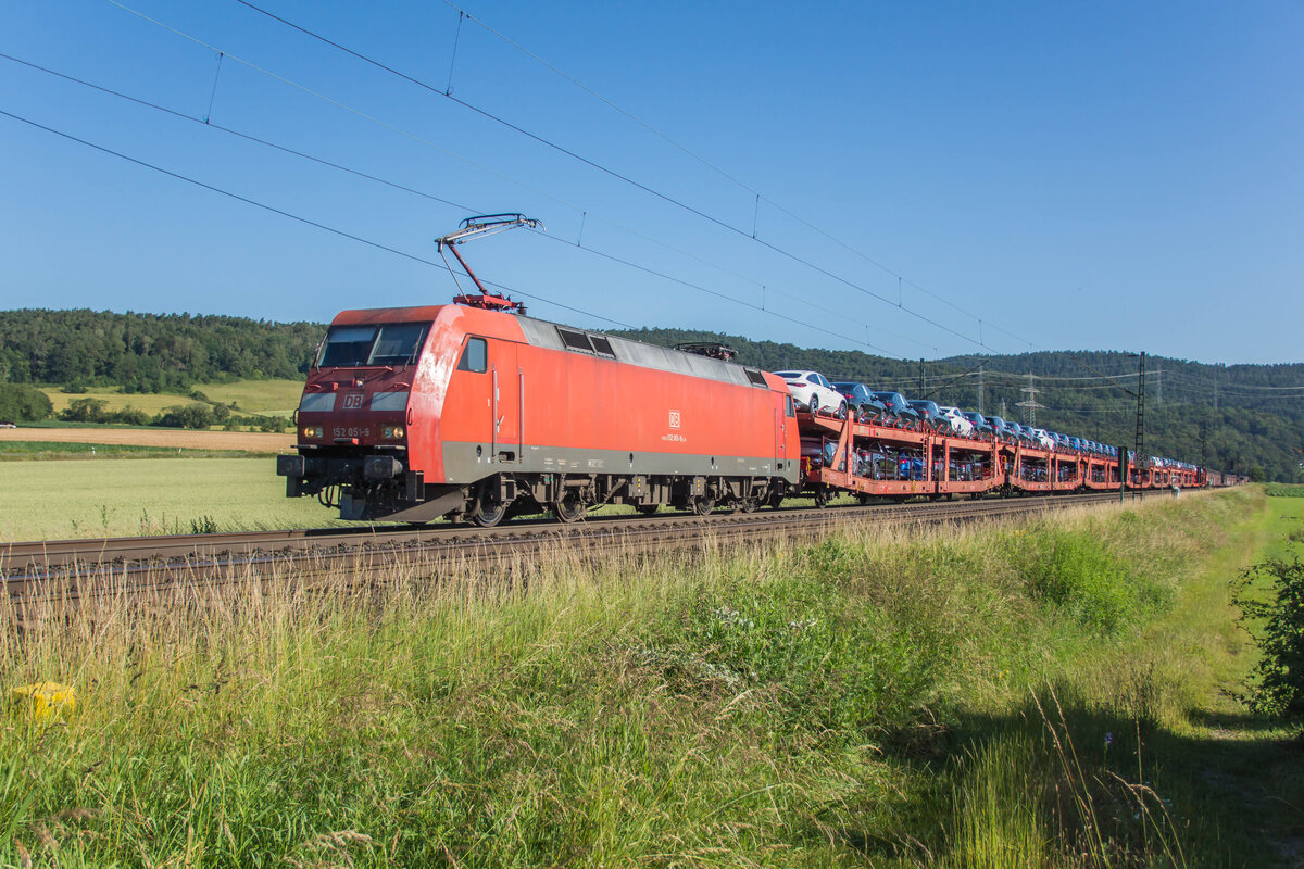 152 051-9 mit einem Autozug bei Reilos am 25.06.2024.